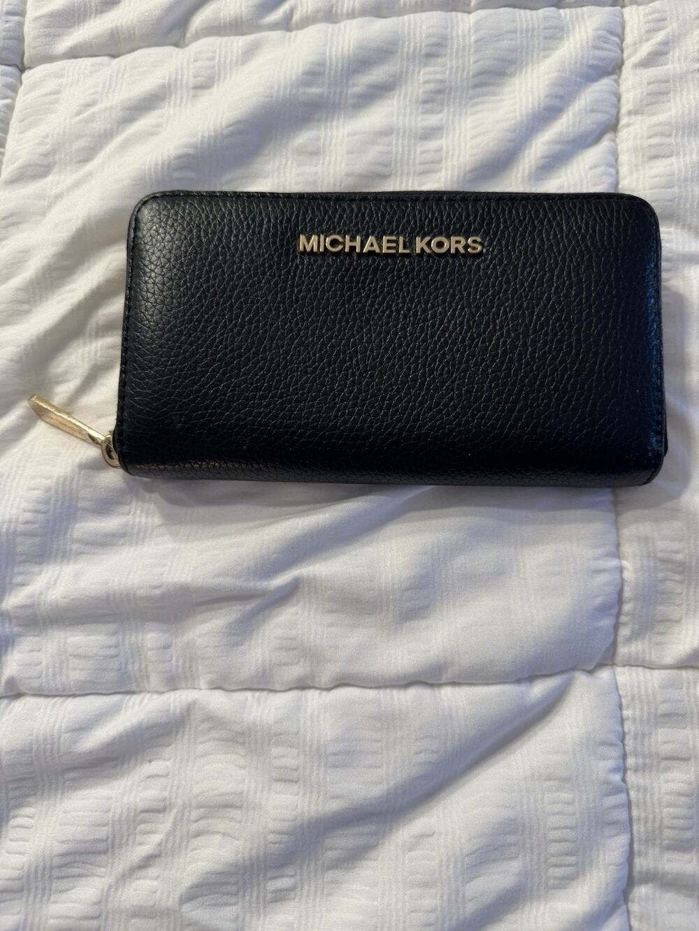 Michael Kors Black Wallet Zipper Gold Travel Classic Old Money Quiet Luxury